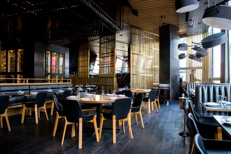 Eating Out in Kuwait: The Honest 2026 Guide to Brunch, Dinner & Restaurant Culture
